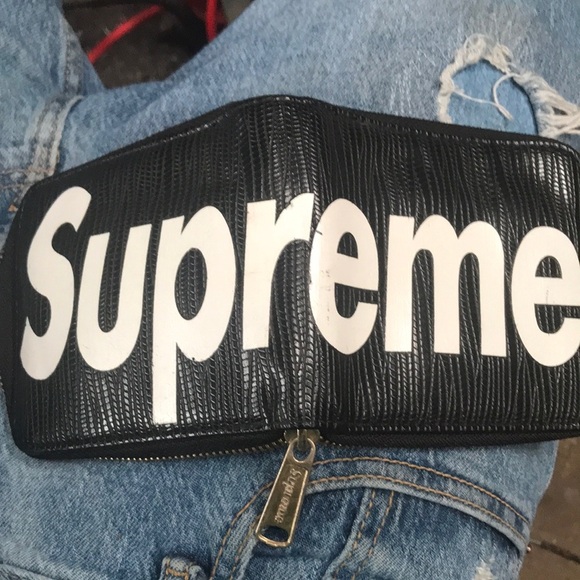 Supreme Gold Zipper Accent